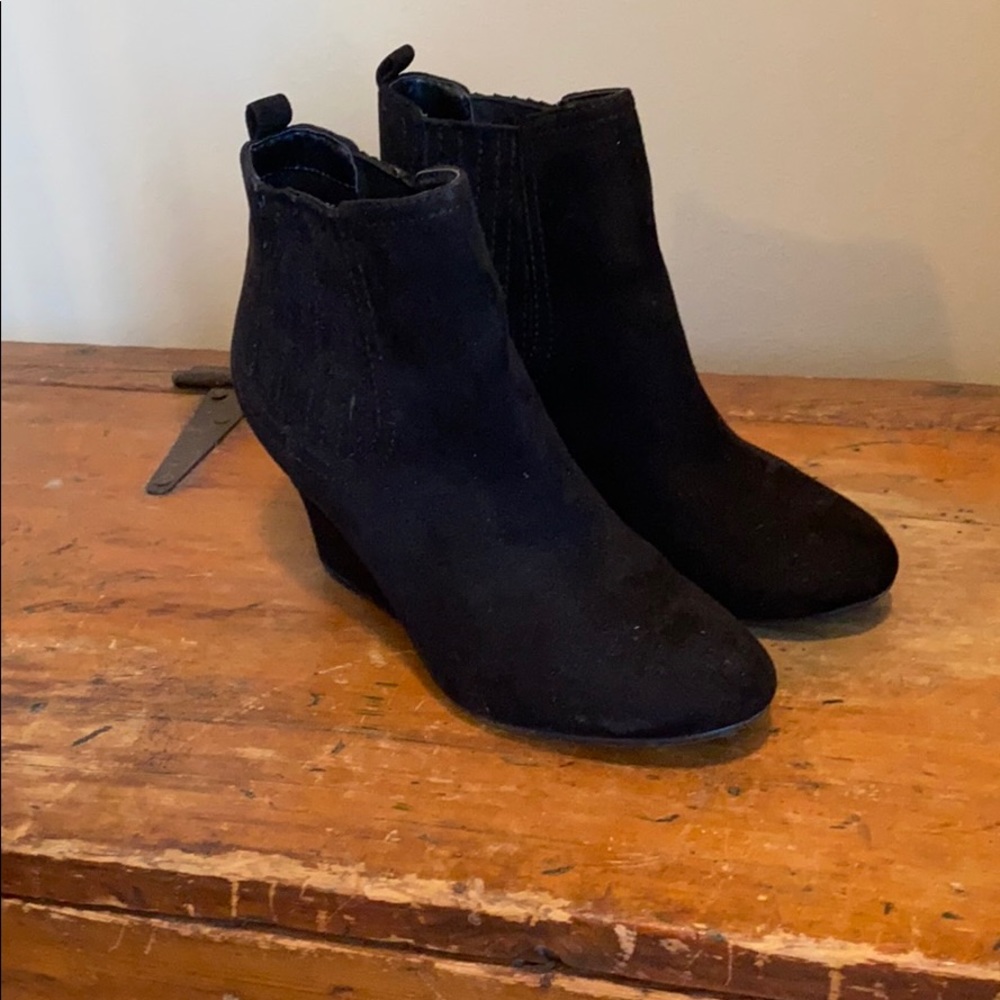 Gap wedge booties